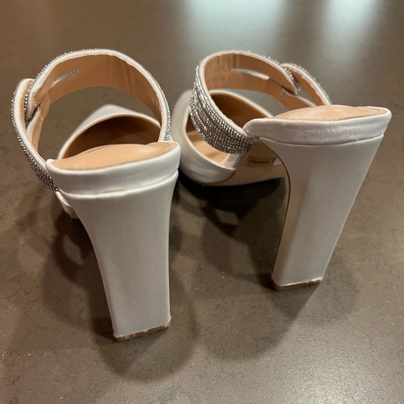Lulu’s Celines White Satin Rhinestone Pointed-Toe Mule Pumps. Sz: 7 - Picture 12 of 15